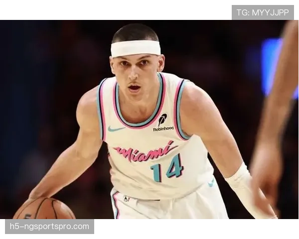 希罗借巴姆挡拆无球接投，提升外线威胁并少单打