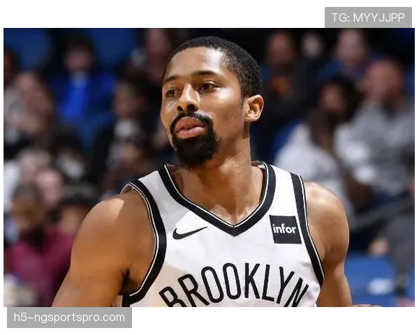 奥斯卡·罗伯特森关键时刻组织能力明显提升助球队拉开分差